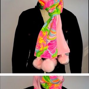So a Peeling Pompom Fleece dress Scarf...